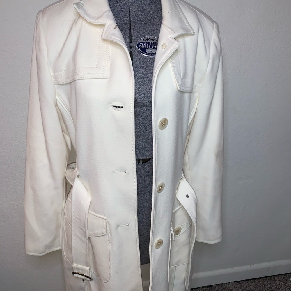 Cream trench coat with belt 💛